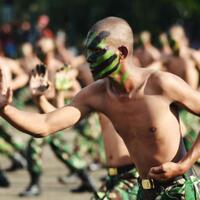 tangkal-komunisme-dan-homoseksualitas-gangsters-bali-bakal-dilatih-semi-militer