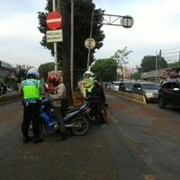 warga-tahu-jalur-khusus-transjakarta-kenapa-melanggar