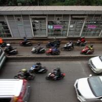 celah-pengendara-masuk-jalur-transjakarta