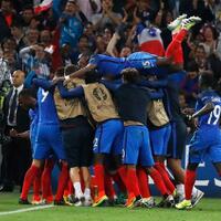 dimitri-payet-bawa-perancis-lolos-ke-16-besar