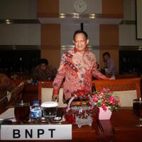 jalan-mulus-senayan-untuk-tito