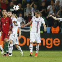 kaus-untuk-kapten-islandia-membalas-keangkuhan-ronaldo