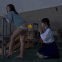 surti-dan-wanita-cantik-di-lift