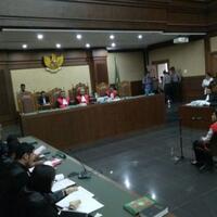 ayah-mirna-ingin-lihat--koboi--bandit--di-kasus-mirna