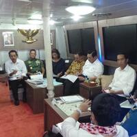 rapat-di-tengah-laut-jokowi-dikawal-4-kapal-dan-2-jet-tempur