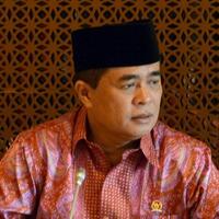 akom-teken-surat-pemberhentian-badrodin-hari-ini