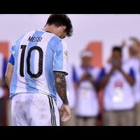emosional-messi-putuskan-pensiun-dari-timnas