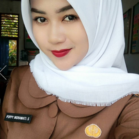 intip-poppy-yuk-guru-sd-cantik-idola-baru-masyarakat