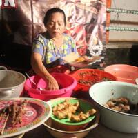 11-ragam-kuliner-unik-yang-wajib-kamu-jajal-saat-bertandang-ke-jogja