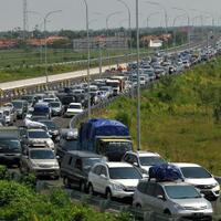 h-3-pintu-keluar-tol-brebes-timur-macet-parah