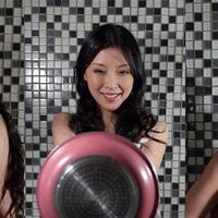 8-chef-seksi-ini-bikin-cowok-mendadak-pingin-belajar-masak