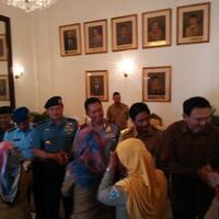 ratusan-pns-dki-antre-bermaafan-dengan-ahok