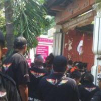 dikepung-polisi-mahasiswa-papua-cuma-bisa-minum-air-putih