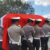 polisi-yang-tewas-ditabrak-pengendara-motor-dimakamkan-di-taman-makam-pahlawan