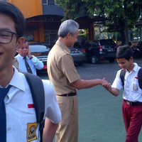 senangnya-putra-gubernur-ganjar-ketika-diantar-ayahnya-sekolah