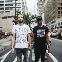 menyindir-sikap-rasial-dengan-penggalangan-dana--go-back-to-africa