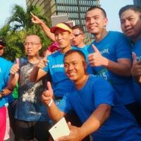 gunakan-kaos-khusus-sandiaga-muncul-di-jakarta-international-10k