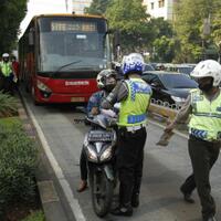 siapa-yang-boleh-menggunakan-jalur-transjakarta
