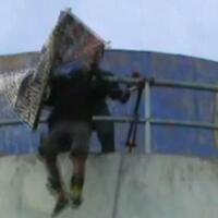 tuntut-hukuman-mati-bagi-koruptor-ali-melompat-dari-tower-setinggi-70-meter