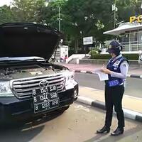 land-cruiser-dengan-tiga-nopol-diamankan