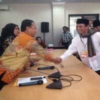 ichsanuddin-noorsy-muncul-di-kpud-bawa-9-dus-ktp