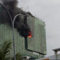 delapan-pekerja-terjebak-di-kebakaran-swiss-bell-hotel