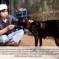 ini-pengakuan-santri-yang-hebohkan-dunia-maya-lewat-foto-suapi-anjing