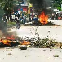 jalanan-berubah-hitam-kawasan-abepura-jayapura-mencekam