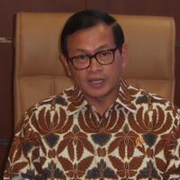 dikritik-yusril-ini-alasan-istana-izinkan-gloria-turunkan-bendera