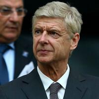 cari-bek-baru-arsene-wenger-abaikan-batasan-usia