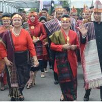 penutup-kepala-presiden-jokowi-dikritik-ini-penjelasan-desainer-merdi-sihombing