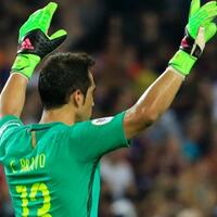 terbang-ke-inggris-claudio-bravo-segera-tuntaskan-transfer-ke-manchester-city