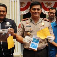 awas-pria-ini-ambil-uang-di-rekening-tanpa-kurangi-saldo