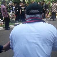 sibuk-memotret-menteri-basuki-ditegur-paspampres