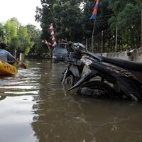 genangan-pohon-tumbang-dan-kemacetan--hantui--ibu-kota