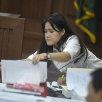 sidang-ke-15-jessica-pemindaian-otak-normal-tapi-bibir-mirna-membiru