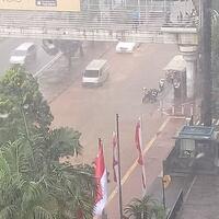 diguyur-hujan-kurang-2-jam-sejumlah-jalan-di-jakarta-banjir