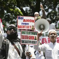 teriakan--lu-ahok--dan-serangan-rasial-di-transjakarta