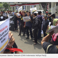 eks-karyawan-bakrie-telecom-gelar-demo-minta-pesangon
