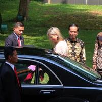 presiden-jokowi-menjamu-ratu-belanda-di-beranda-istana