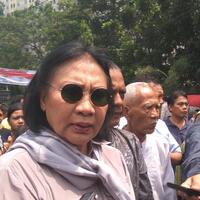 ratna-sarumpaet-dan-anggota-dprd-berhadapan-dengan-satpol-pp-di-rawajati