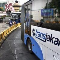 polda-metro-klaim-30-persen-pengendara-beralih-ke-transjakarta