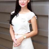 5-cewek-cantik-yang-mempunyai-gigi-gingsul