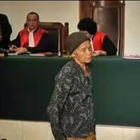 nenek-mencuri-singkong-karena-lapar-hakim-menangis-saat-memvonis