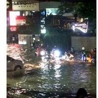 hujan-lebat-jakarta-selatan-dikepung-banjir