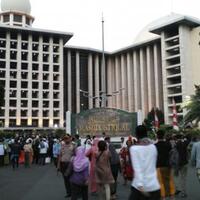 warga-dki-penuhi-masjid-istiqlal-untuk-salat-id