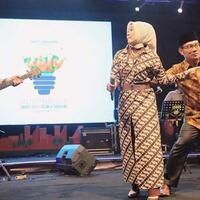 kpai-kritik-ridwan-kamil-dan-istrinya-yang-unggah-foto-bareng-ariel