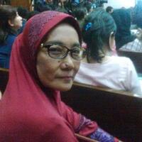 jauh-jauh-dari-bandung-nenek-ini-sengaja-pantau-sidang-jessica