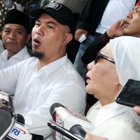 ahmad-dhani-maju-pilbup-bekasi-ratna-sarumpaet-dia-cerdas-dan-kaya