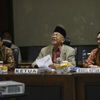 irman-gusman-diberhentikan